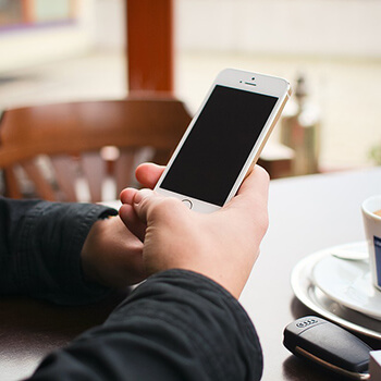 Wesele we własnym ogrodzie: Jak zorganizować niezapomnianą uroczystość w otoczeniu natury