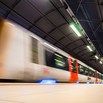 Bukiety kwiatów na wesele: Jak wybrać idealne kompozycje na ten wyjątkowy dzień?